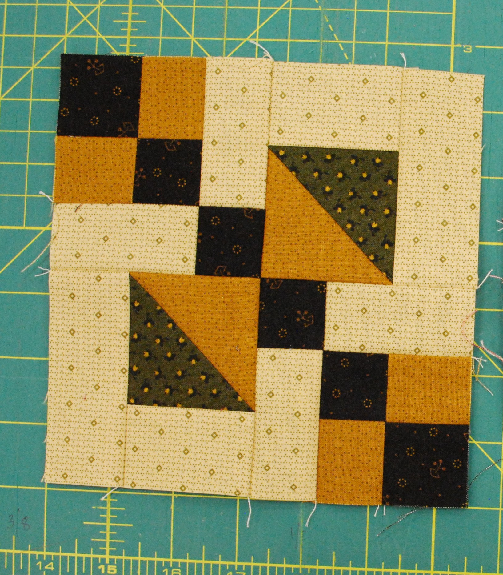 How To : Sew a Hayes Corner Block